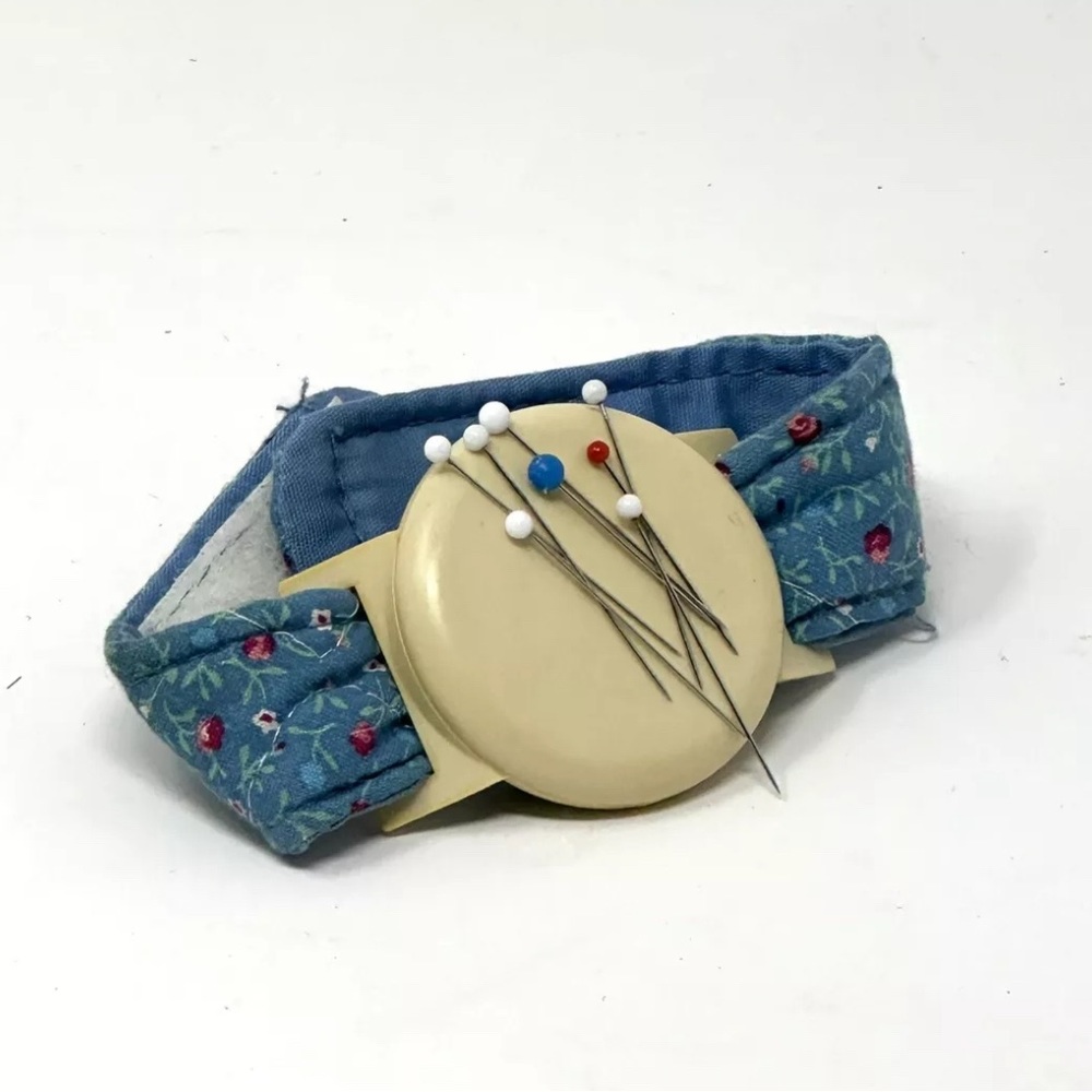 Vintage Sewing Tool Seamstress Magnetic Cloth Wristband